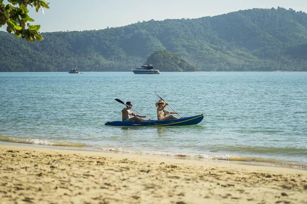Villa Nirvana - Beachfront Tropical Chic 4Br Haven In Cape Panwa, Phuket 반 아오 마크함 외부 사진
