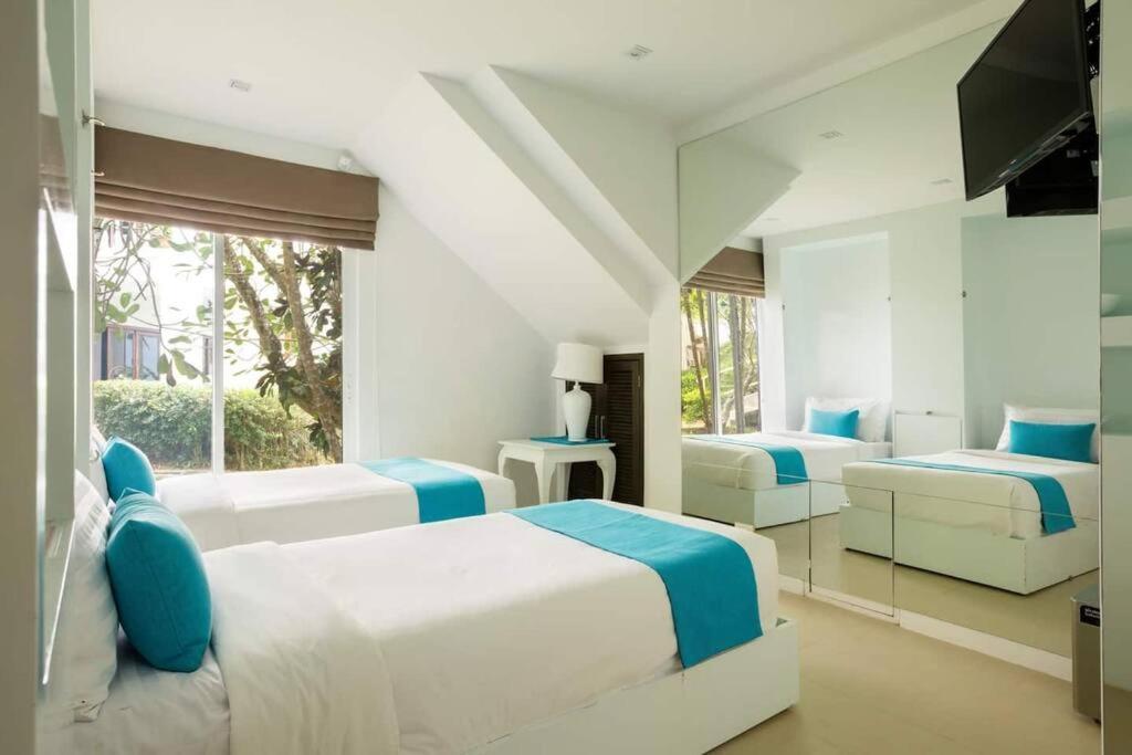 Villa Nirvana - Beachfront Tropical Chic 4Br Haven In Cape Panwa, Phuket 반 아오 마크함 외부 사진
