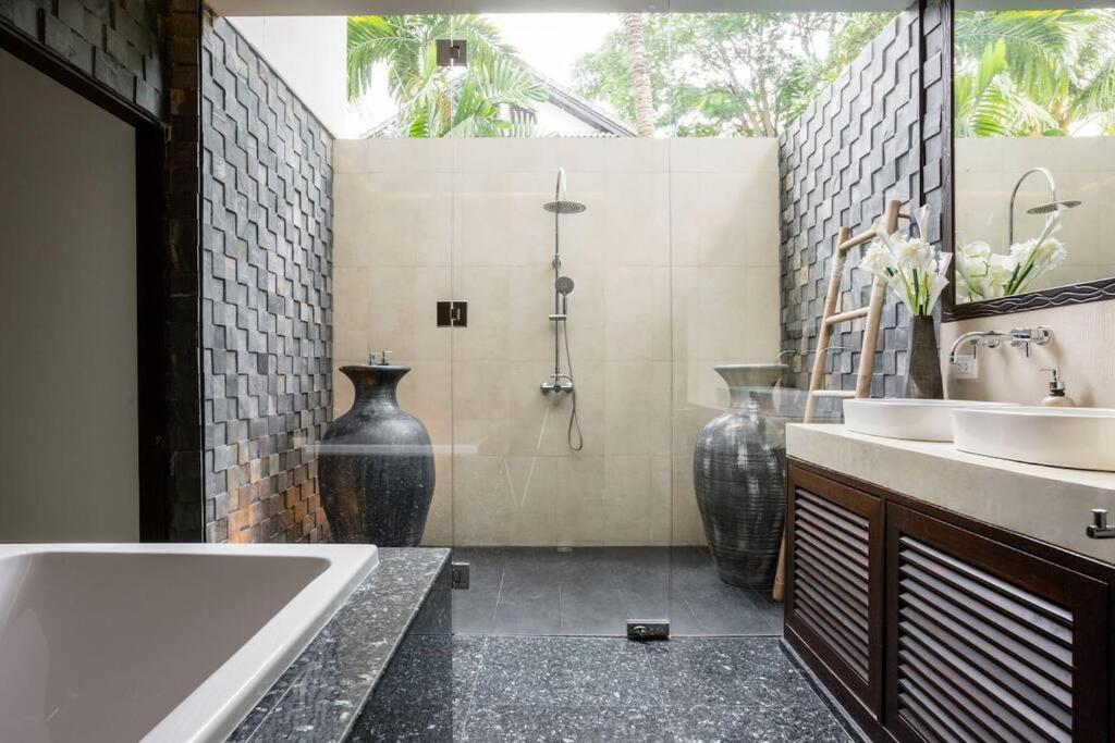 Villa Nirvana - Beachfront Tropical Chic 4Br Haven In Cape Panwa, Phuket 반 아오 마크함 외부 사진